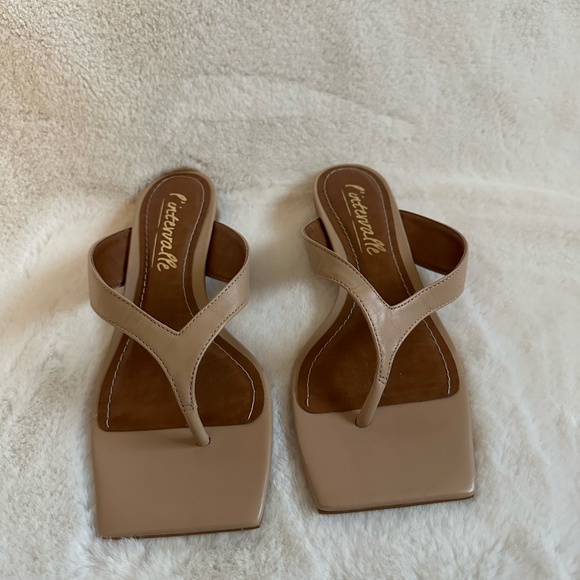 L'Intervalle Tan Flip Flop Sandals - Picture 1 of 1